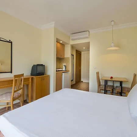 Kentia Apart 4*