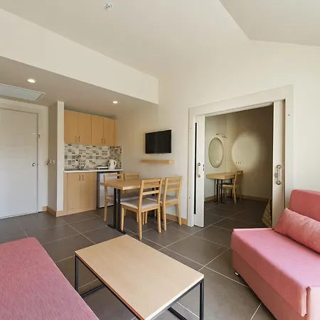 Kentia Apart 4*